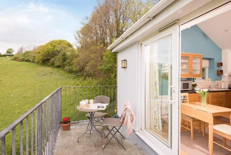 Talland Cosy Beachfront Retreat With Stunning Sea Views & Free Access To A Local Indoor Pool מראה חיצוני תמונה