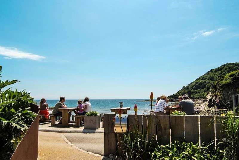 Talland Cosy Beachfront Retreat With Stunning Sea Views & Free Access To A Local Indoor Pool מראה חיצוני תמונה