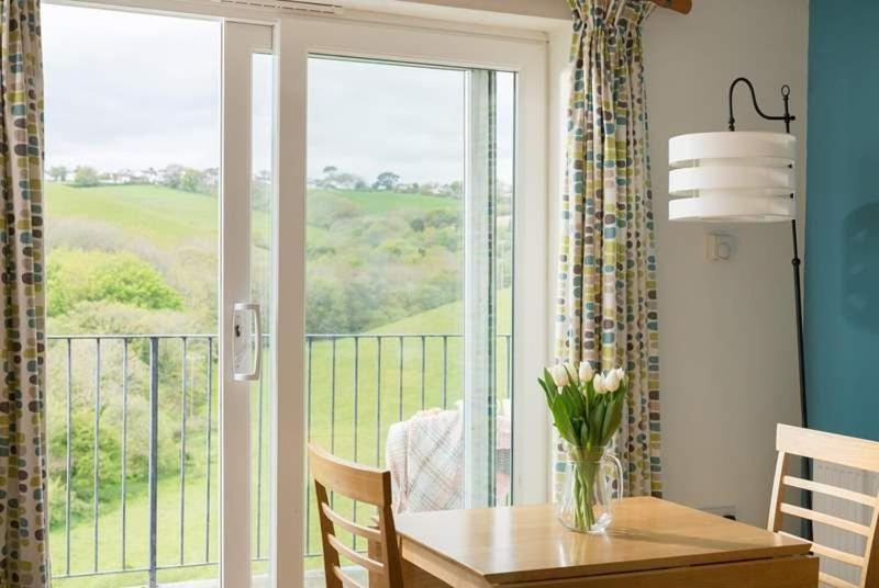 Talland Cosy Beachfront Retreat With Stunning Sea Views & Free Access To A Local Indoor Pool מראה חיצוני תמונה