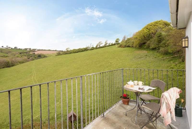 Talland Cosy Beachfront Retreat With Stunning Sea Views & Free Access To A Local Indoor Pool מראה חיצוני תמונה